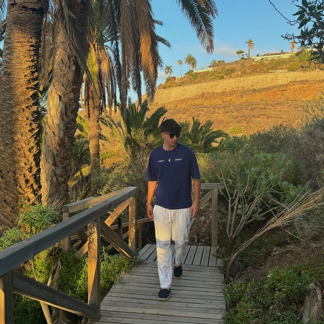 LIVIN NAVY TEE - Embery Society